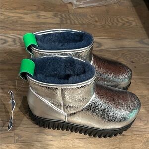 4CCCCEES
Leather Waffo Nui Boots Silver Metallic Ankle Boots with Green Accent